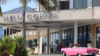 ¿Podrán reclamar dinero los empleados cubanos de Meliá? Esto dicen los expertos