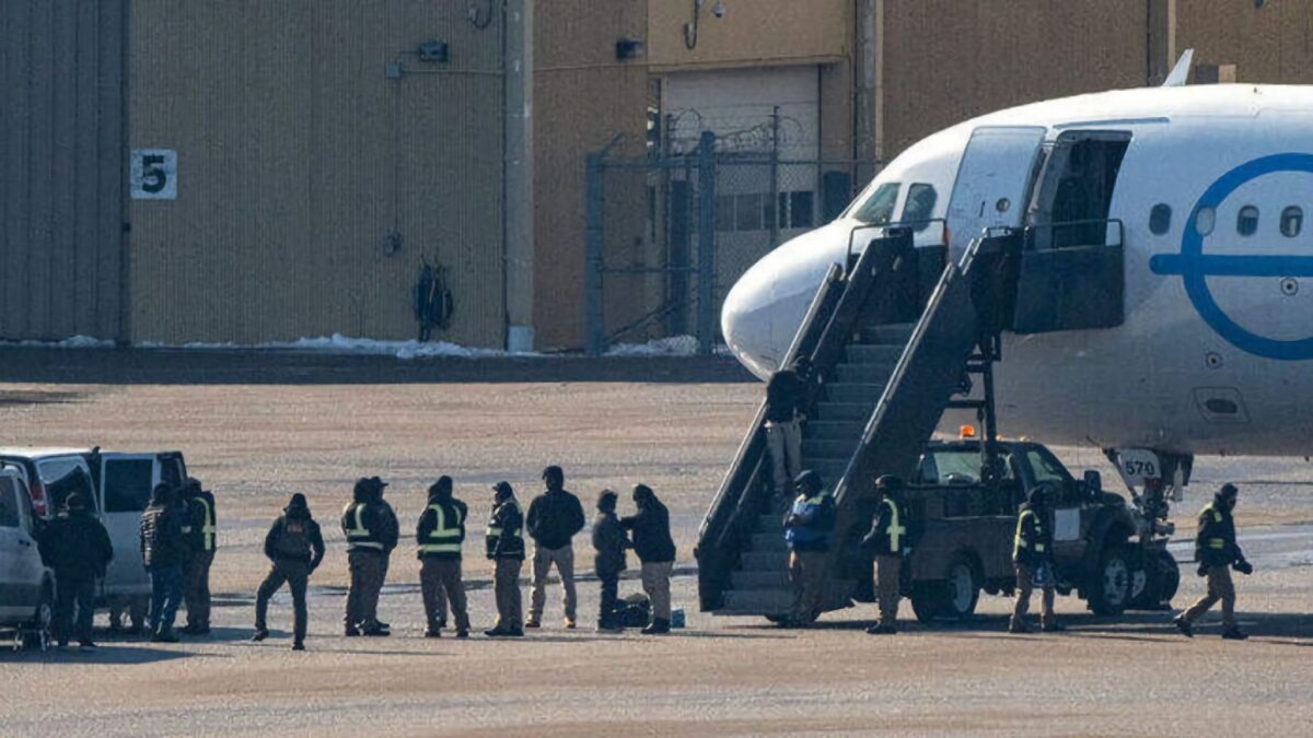 Cubanos relatan el drama que viven tras ser enviados a África por ICE