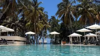 Hotel en Cuba anuncia pasadía por 35 dólares: incluye piscina, playa, bar y restaurante