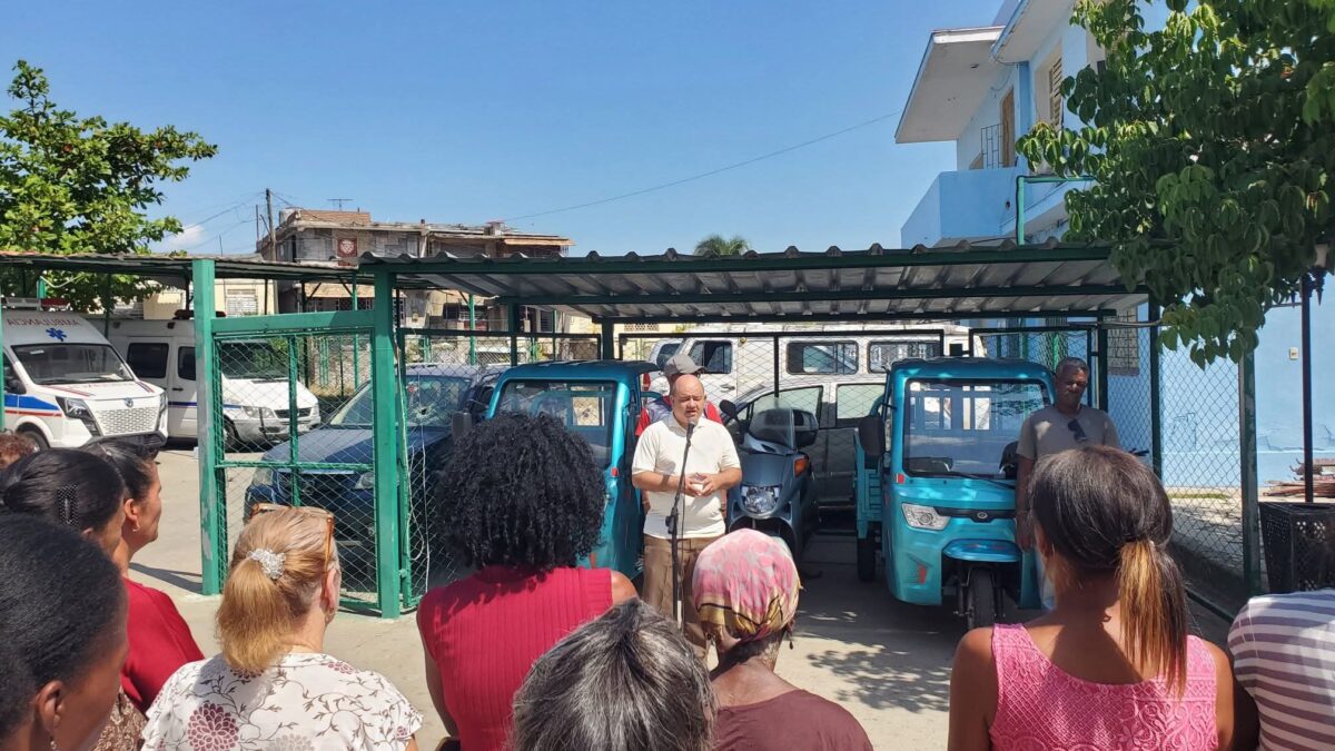 Santiago de Cuba incorpora nuevos triciclos eléctricos para apoyar los servicios de Salud