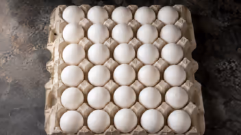 Gobierno en Cuba amenaza con cerrar negocios tras detectar cartones de huevos a 4500 pesos