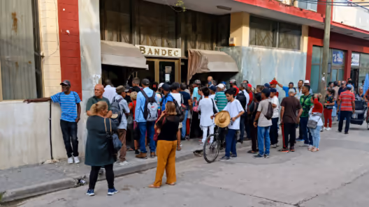 Jubilados en Holguín no logran cobrar sus pensiones
