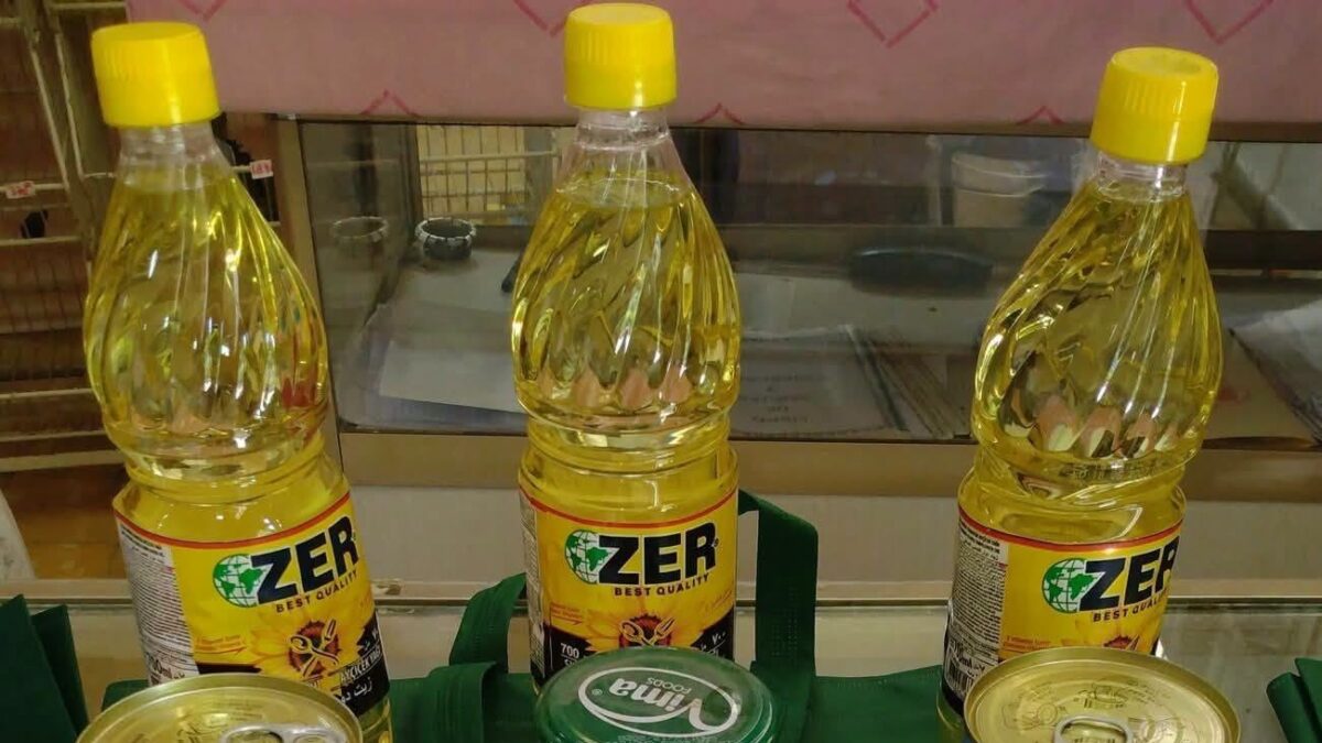 Tiendas Caribe vende tres botellas de aceite en combos desde 11,30 dólares