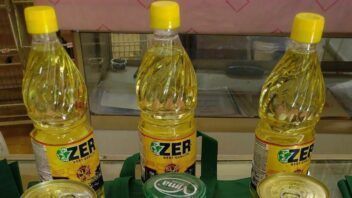 Tiendas Caribe vende tres botellas de aceite en combos desde 11,30 dólares