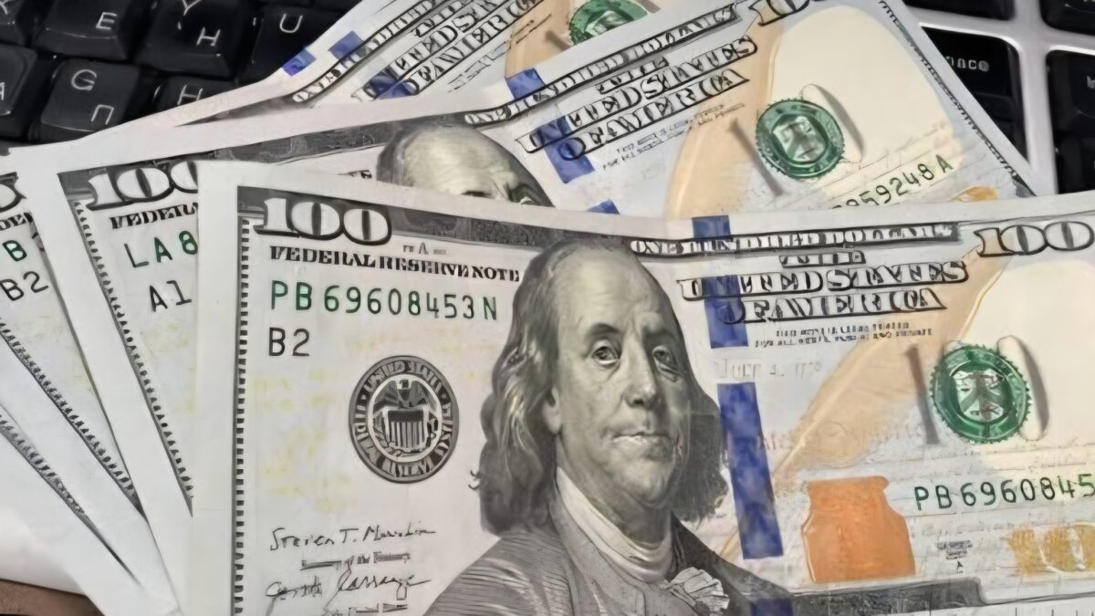 Banco Central de Cuba: Baja el dólar y el euro, mientras la MLC sube en el mercado informal cubano