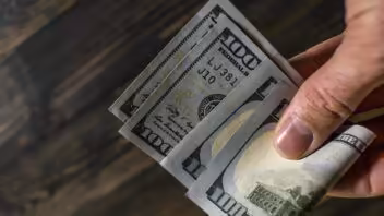 Precio del dólar y el euro en el mercado informal de divisas