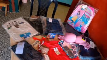 Entregan módulos con licras, creyones de labios y gafas a madres con tres o más hijos en La Habana: “¿Y qué comen los niños?”