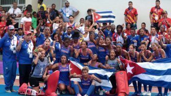 Hockeistas cubanas ganan el oro tras dormir en gradas, entrenar sin desayunar y debutar sin calzado especializado