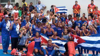 Hockeistas cubanas ganan el oro tras dormir en gradas, entrenar sin desayunar y debutar sin calzado especializado