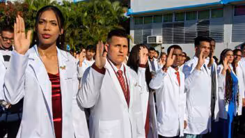 Cuba aplicará la inhabilitación de médicos que incumplan el servicio social