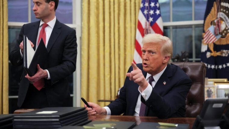 Jueza anula restricciones a programas de asistencia para inmigrantes en Estados Unidos