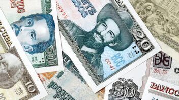 Escasez de efectivo en Cuba: largas filas y un dólar a 700 pesos
