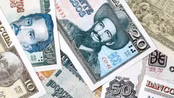 Escasez de efectivo en Cuba: largas filas y un dólar a 700 pesos