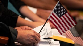 Tarifas migratorias de USCIS subirán el 16 de octubre: trámites afectados