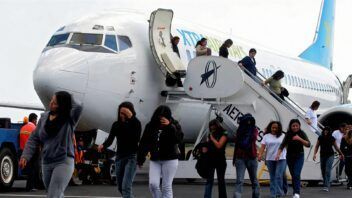 Deportaciones a El Salvador: tribunal revisa pesquisa por desacato