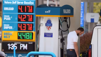 Gasolina en Florida: el galón sube a $4,34 y cuesta más llenar el tanque
