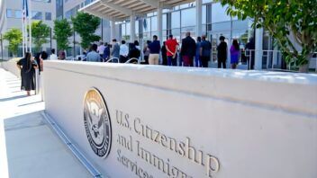 Cambio de dirección ante USCIS: avisar a USPS no basta