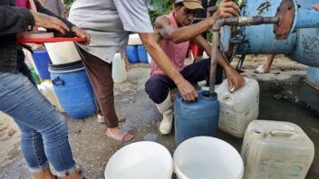 Escasez de agua potable en Cuba: familias buscan alternativas ante el aumento de enfermedades virales