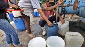 Escasez de agua potable en Cuba: familias buscan alternativas ante el aumento de enfermedades virales