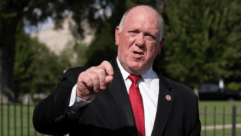 Tom Homan advierte sobre deportaciones a caravana migrante que avanza por México