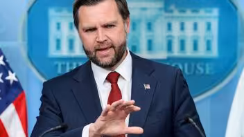 Vance pide a inmigrantes sin estatus legal que salgan de Estados Unidos