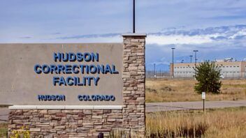 Colorado demanda para frenar un centro de detención de inmigrantes en Hudson