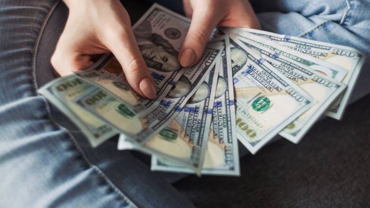 Estiman en 80.683 dólares el ingreso para una familia de tres en Florida