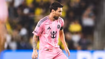 Messi marca un golazo de falta imposible, pero Inter Miami pierde en el último suspiro