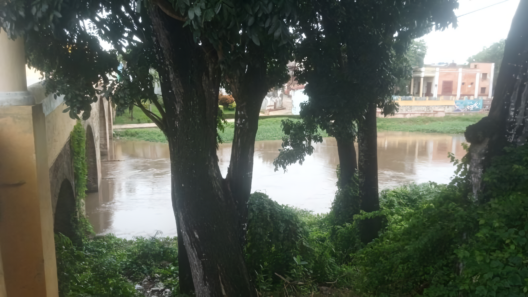 Aguaceros hacen subir el nivel del río Yayabo en Sancti Spíritus