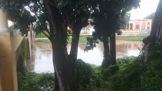 Aguaceros hacen subir el nivel del río Yayabo en Sancti Spíritus