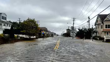 Tormenta en el noreste de Estados Unidos deja un muerto, inundaciones y apagones