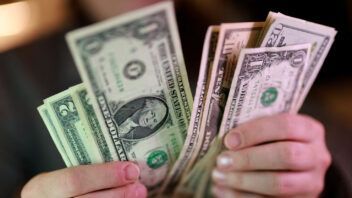 Salario mínimo de Florida llega a 15 dólares por hora