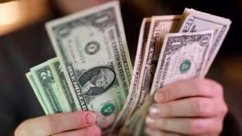 Salario mínimo de Florida llega a 15 dólares por hora