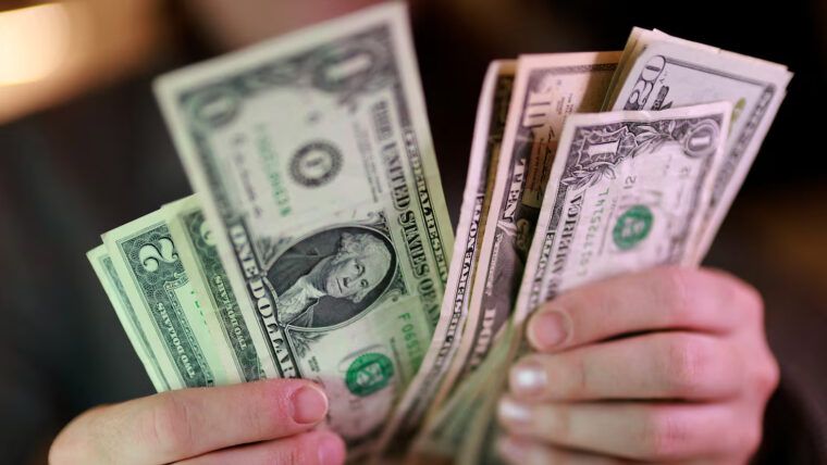 Salario mínimo de Florida llega a 15 dólares por hora