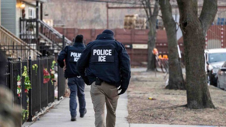 Trump niega cambios en las detenciones migratorias de ICE