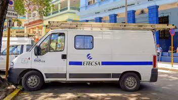 Apagones y falta de combustible afectan los servicios de Etecsa en Cienfuegos