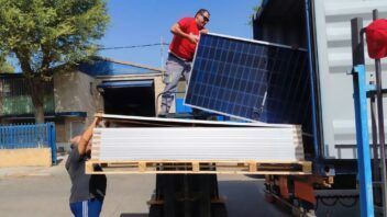 Envían paneles solares para escuelas en Cuba desde España
