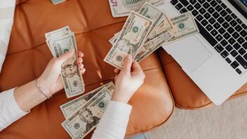 Acusados de usar identidades de más de 100 cubanos en EE.UU para fraude millonario