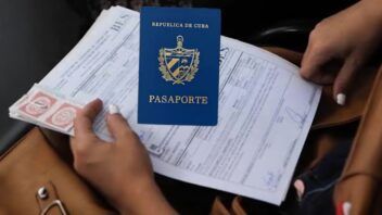 ¿Qué cubanos podrán pedir exención de pagos consulares? Así funcionará