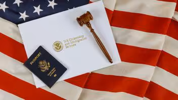 Demanda de cubanos con I-220A: próximos pasos del caso en Miami