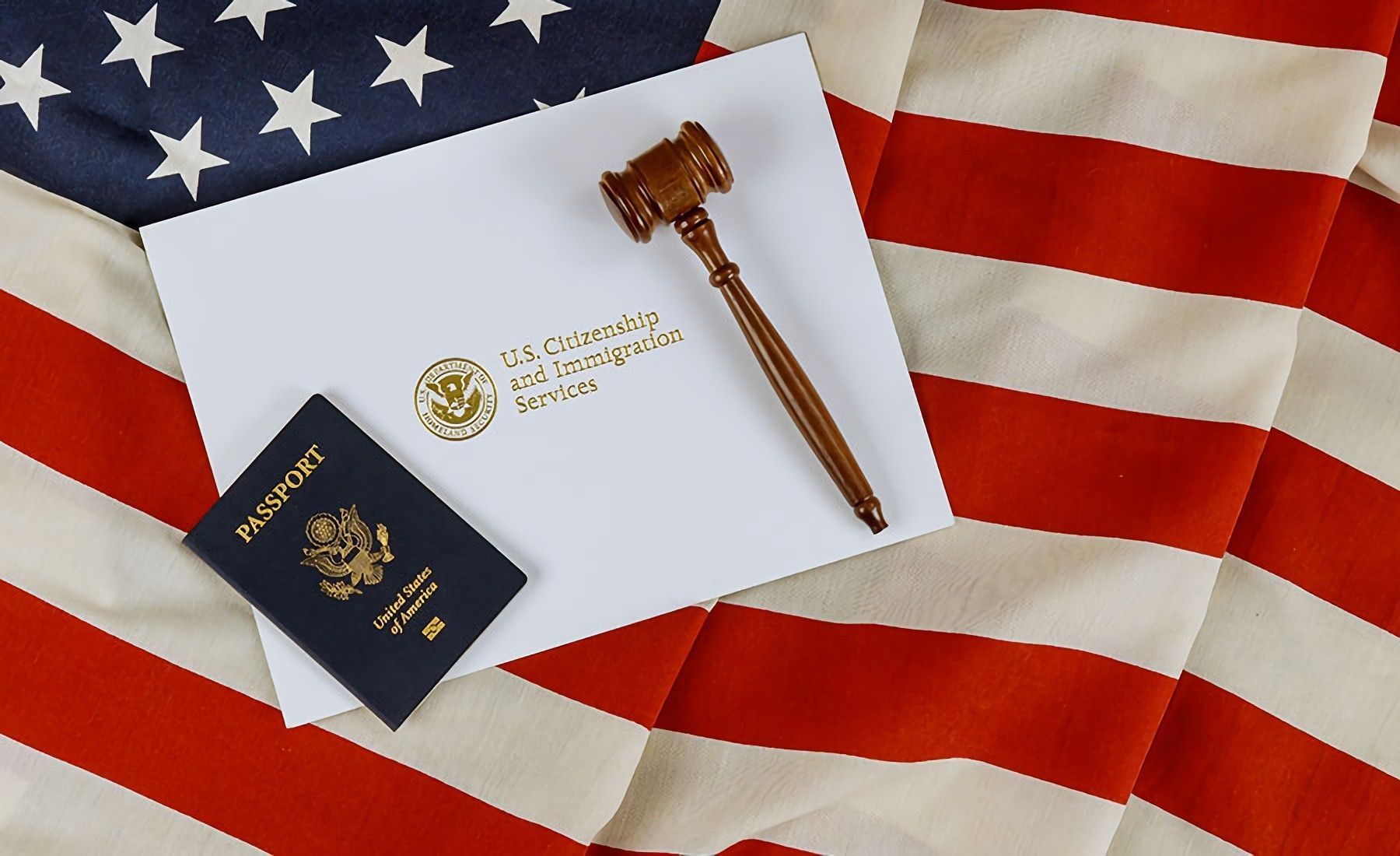 Demanda de cubanos con I-220A: próximos pasos del caso en Miami