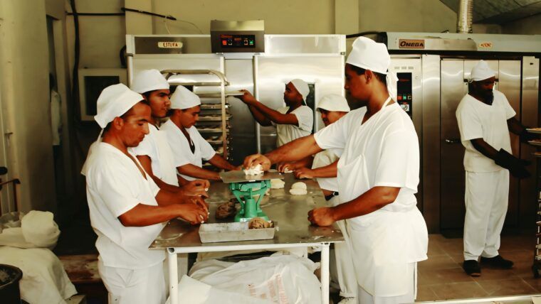 Ordenan mantener la producción de pan en Guantánamo pese a los apagones