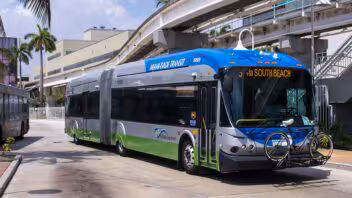 Miami-Dade estudia subir la tarifa de los autobuses y eliminar rutas