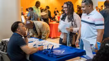 Feria de empleo en Nueva York: ¿cómo inscribirse y qué puestos pagan $331,92 al día?