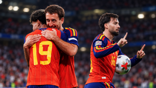 España estrena sus dos estrellas con una remontada ante Inglaterra