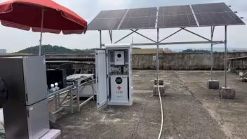 Llegan a Cuba 200 contenedores con sistemas solares donados por China