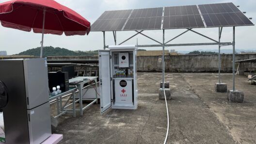 Llegan a Cuba 200 contenedores con sistemas solares donados por China