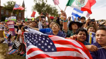 Líderes hispanos piden permisos de trabajo para inmigrantes en Estados Unidos