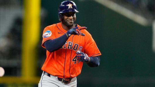 Yordan Álvarez alcanza una marca que solo cuatro bateadores lograron antes de los 30