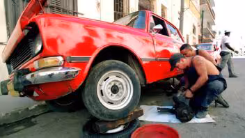 El carro es tuyo, pero cambia la forma en que puedes venderlo, donarlo o dejarlo en herencia en Cuba